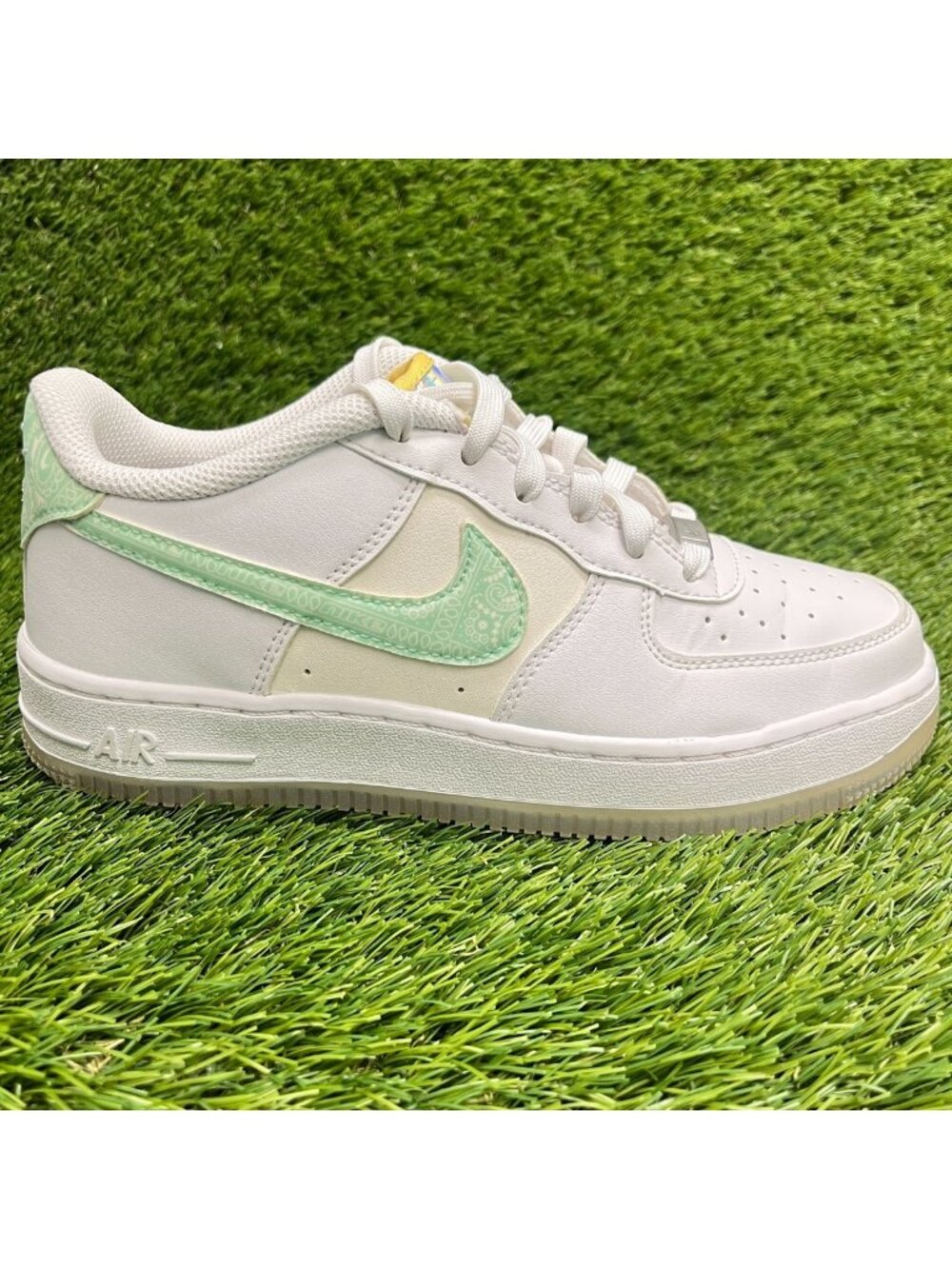 Nike Air Force 1 LV8 Boys Size 5Y White Green Athletic Leather Shoes Sneakers